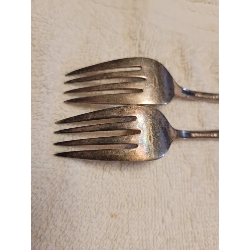2 PRECIOUS MIRROR 1954 Wm Rogers International Silverplate Salad Forks No monos